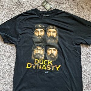 Great gift. New w tags. Ducky Dynasty tee shirt. Adult size Large